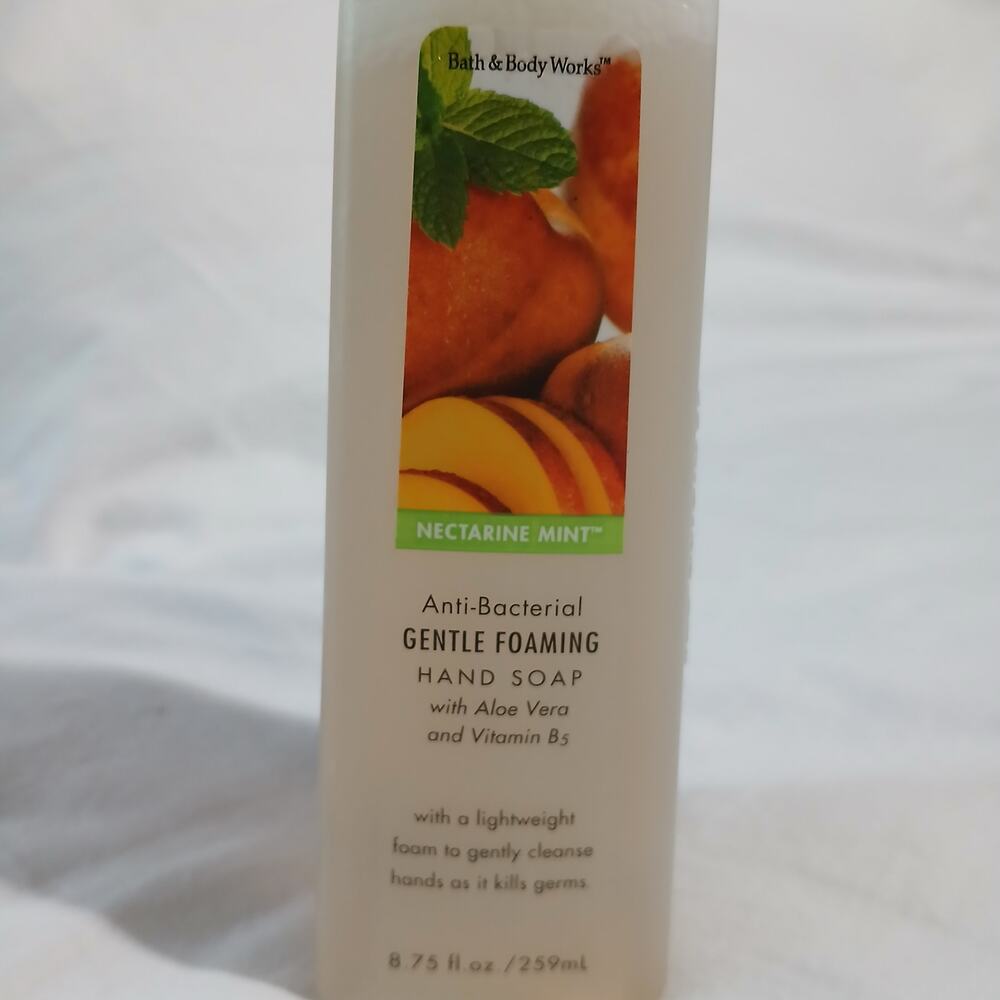 Bath & Body Works NECTARINE MINT Anti-bacterial Gentle Foaming hand soap SEALED